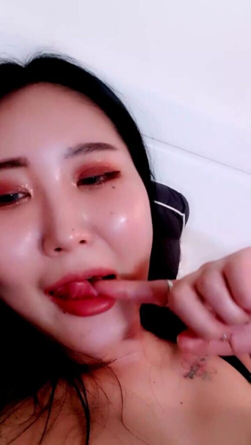 1.mov 000068871 577x1024