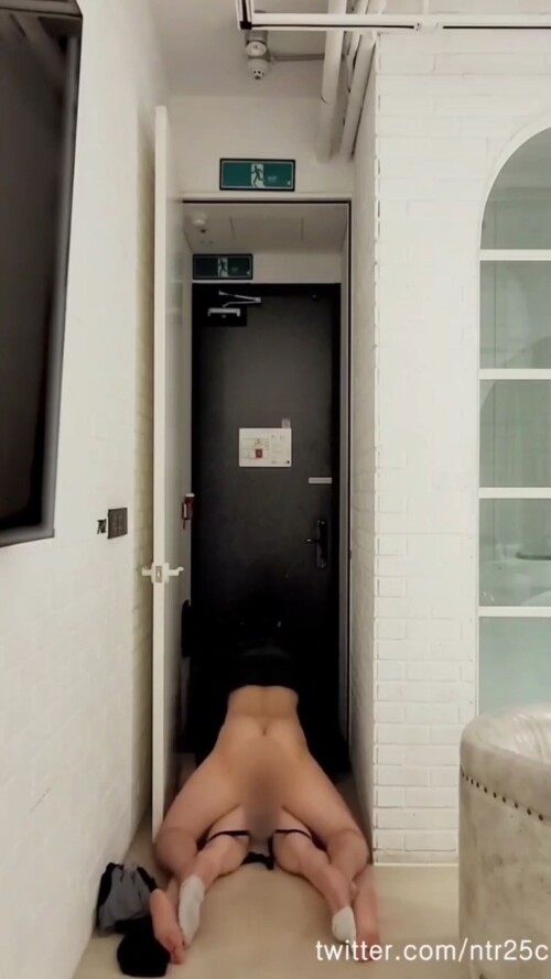 __8.mp4_001166480.jpeg