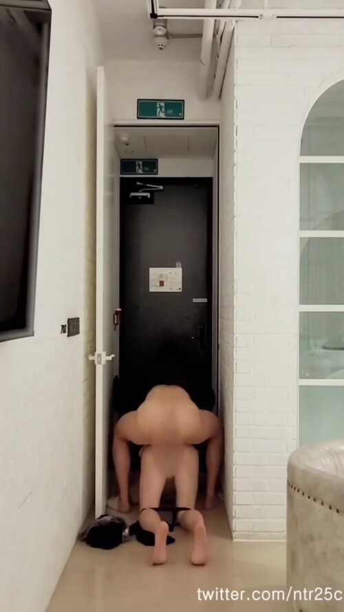 __8.mp4_001406480.jpeg