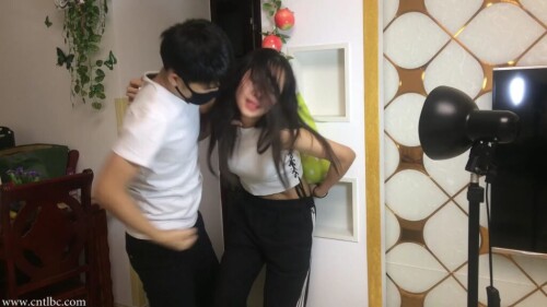 희귀 귀여운 여자애 배빵하기.mp4 000036302 1024x576