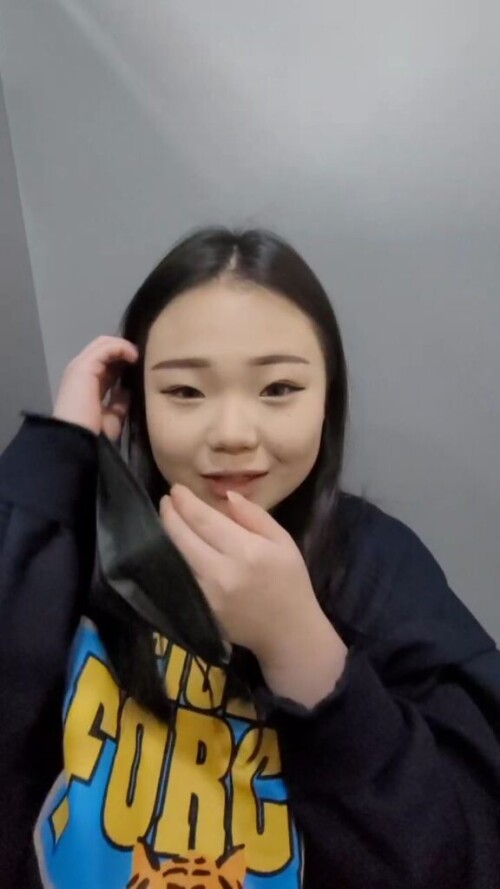 화장실 꽈추큰 어린커플1.mp4 000002146 576x1024