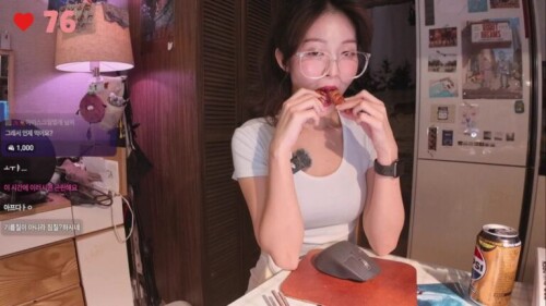 엄소진 소시지 먹방.mp4 000249483 768x432