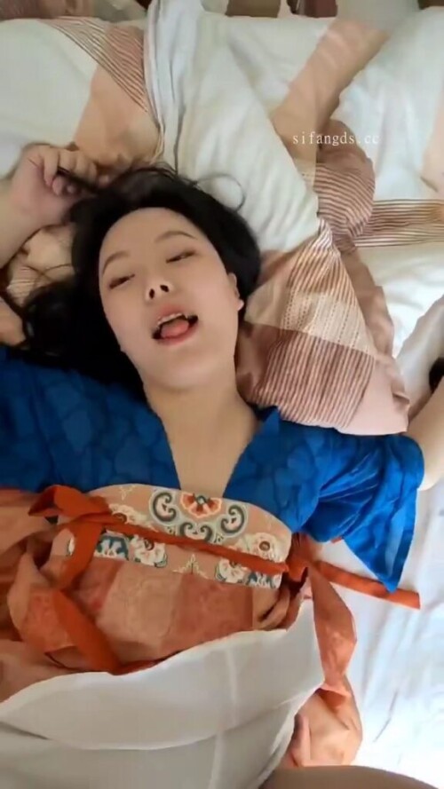 chn26031003.mp4 000209081 576x1024