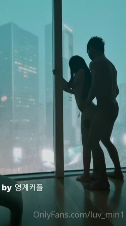 고층건물 실루엣 섹스.mp4 000140189 574x1024