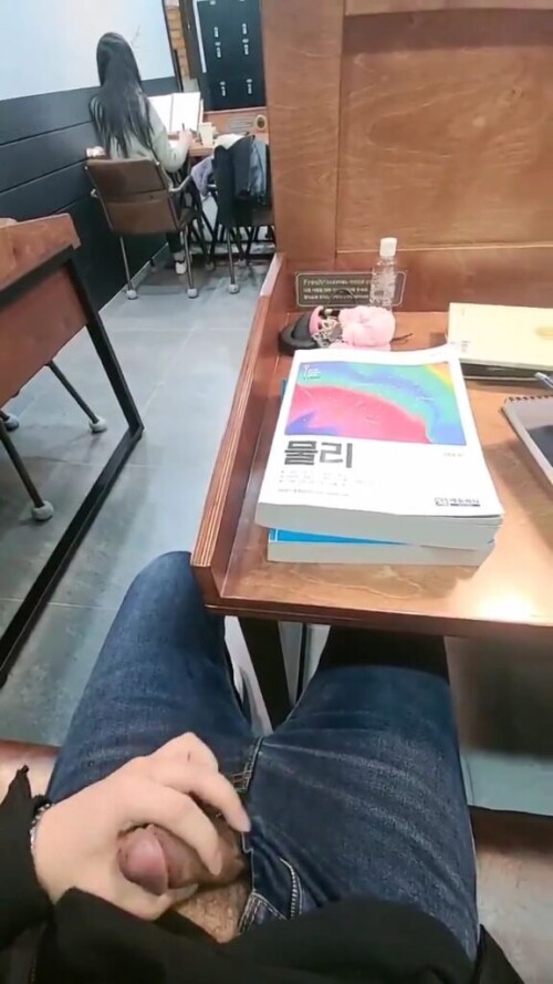 2021 04 05 16 26 44 EAQRaok6St3mrocl.mp4 000013867 576x1024