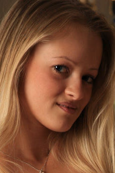 metart-alisa-c-C962D7B1CFE1CF7A0ACE45A8AD3D91AF.avif