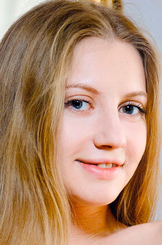 metart-aveira-4EC880F2FA3E3A048D5123CE5B8ABC54.avif