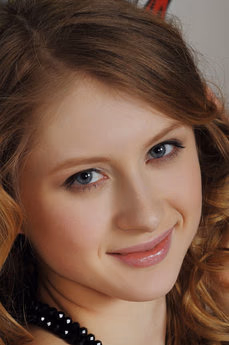 metart-daisy-16D8CCF4E1891874F1B284436C9D750E.avif