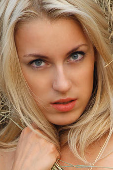 metart-dinara-c-159A307E86203987F3D7E0A5E0362600.avif