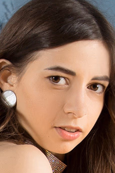 metart-ella-mira-FCE962E15898F7B4F50EA02AD4522476.avif