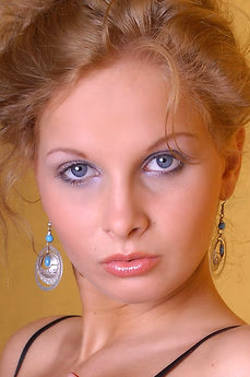 metart-kissy-a-7B3FC6E9E806ABD79812E026C8A2EA85.avif