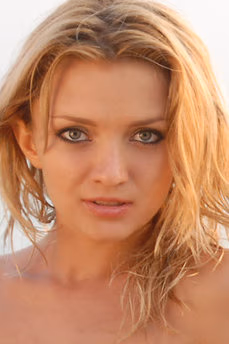 metart-klunia-a-DFF5A3BC4E58A3F07EB63E01332811B7.avif