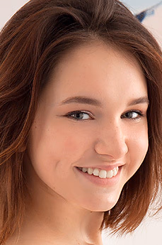 metart-laura-lynn-DAE1E28148F2A6A495BDE3AC4C298912.avif