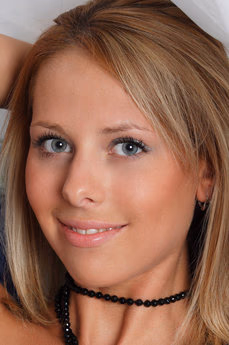 metart-leona-d-CDCD849A9786F1243194D9E08F5FB5C0.avif