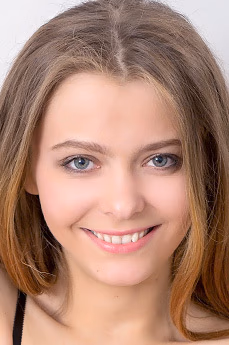 metart-lilia-52C174D60B3A7854F9BFB34CC428D0B9.avif