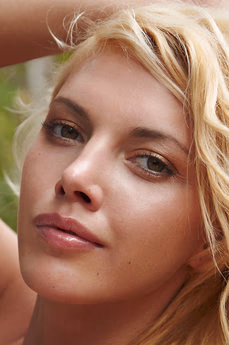 metart-lilly-a-B4FBFB0C781B60F91630105E27E4C419.avif