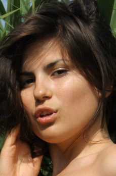 metart-lily-a-470E53F5B0287F56BDCF1FCCBA5ECE89.avif
