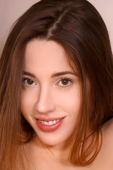 metart-melissa-white-A43A23E1B3C08644618BD3B3A8ADDC0F.avif
