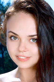 metart-mia-grandi-11B6D862FC75F4E429B671EC9D0031C6.avif