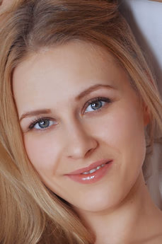metart-mirayn-a-B088B97A272FB9E4F5BC0D94C9901067.avif