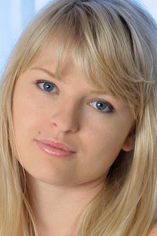 metart-nikky-a-91E02EB09BFDC2E9E18C90A0463E664A.avif