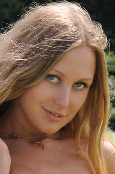 metart-tanya-d-88C29B0ADFD52A021DAD918DC939977B.avif