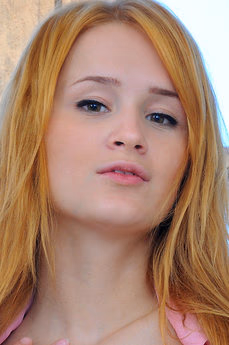 metart-varya-a-FB97C51510598DF47D1EF414D91DD7AB.avif