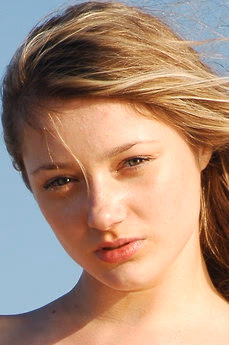 metart-viola-b-BCEC8FA43DFA446870946D94DE52D24B.avif