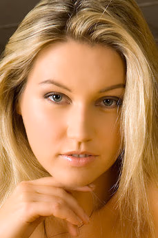 metart-yulia-b-8D78AE2CA3AA485EA4CBEDBA5CA60919.avif