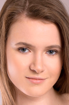metart-yuliana-A95B03E7CCD455F4594B10D9CEE94CF3.avif