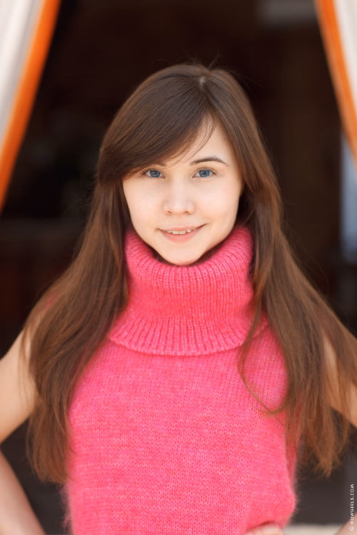 wowgirls-2012-04-01-momoko-belly-pierced-doll-ob74381d-001.avif